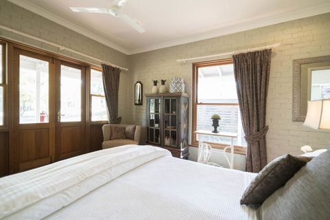 Thistle Hill Guesthouse - Walk To Many Wineries And Restaurants - Yamba Accommodation 25