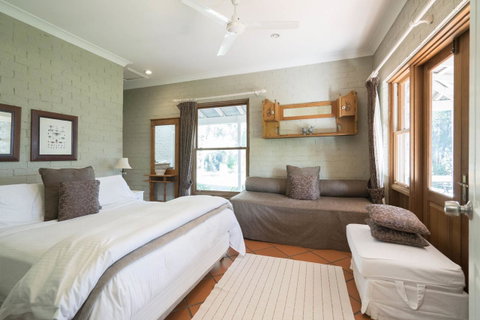 Thistle Hill Guesthouse - Walk To Many Wineries And Restaurants - Yamba Accommodation 35