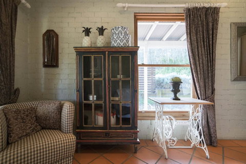 Thistle Hill Guesthouse - Walk To Many Wineries And Restaurants - Yamba Accommodation 24