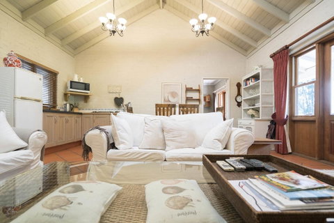 Thistle Hill Guesthouse - Walk To Many Wineries And Restaurants - Yamba Accommodation 29