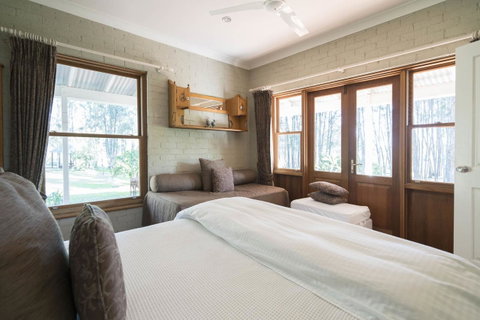 Thistle Hill Guesthouse - Walk To Many Wineries And Restaurants - Yamba Accommodation 37