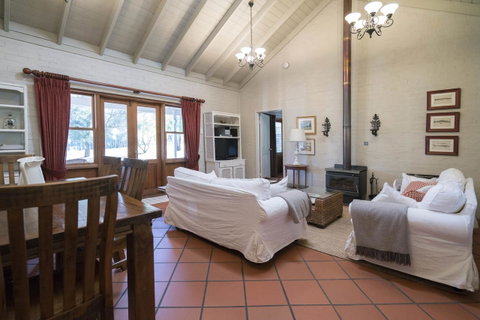 Thistle Hill Guesthouse - Walk To Many Wineries And Restaurants - Yamba Accommodation 32