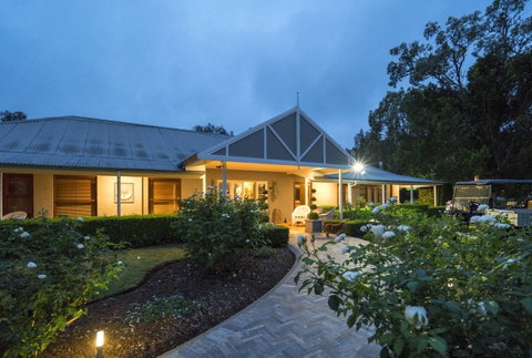 Thistle Hill Guesthouse - Walk To Many Wineries And Restaurants - Yamba Accommodation 0