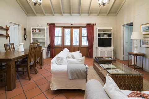 Thistle Hill Guesthouse - Walk To Many Wineries And Restaurants - Yamba Accommodation 33