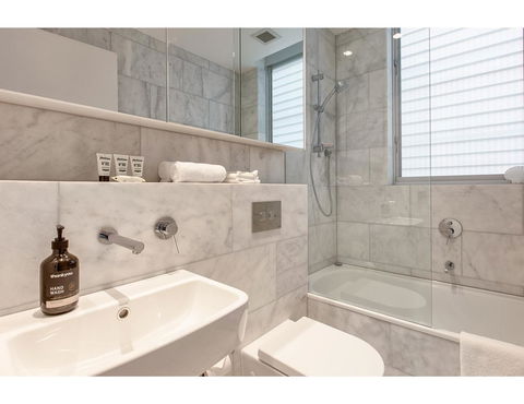 Oceanside Elegance At Superb Home Steps From Sand - Yamba Accommodation 3