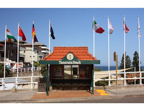 Oceanside Elegance At Superb Home Steps From Sand - Yamba Accommodation 24