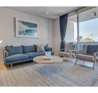 Oceanside Elegance At Superb Home Steps From Sand - Yamba Accommodation