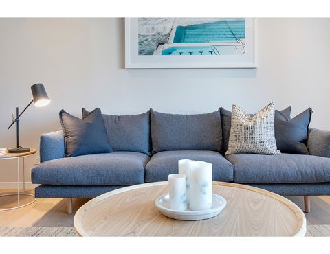 Oceanside Elegance At Superb Home Steps From Sand - Yamba Accommodation 7