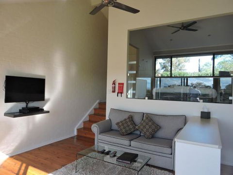 Wine Country Villas - Yamba Accommodation 18