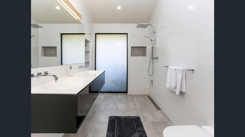 Wine Country Villas - Yamba Accommodation 8