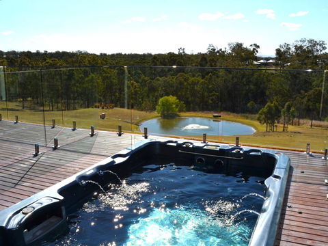 Wine Country Villas - Yamba Accommodation 9