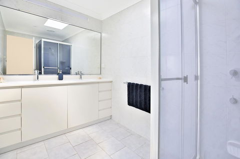 Neptune I Absolute Beachfront I Stunning Views - Yamba Accommodation 20