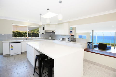 Neptune I Absolute Beachfront I Stunning Views - Yamba Accommodation 10