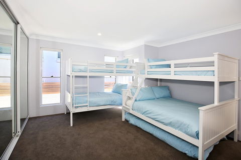 Neptune I Absolute Beachfront I Stunning Views - Yamba Accommodation 17