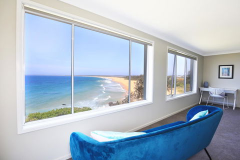Neptune I Absolute Beachfront I Stunning Views - Yamba Accommodation 13