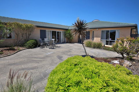 Neptune I Absolute Beachfront I Stunning Views - Yamba Accommodation 30
