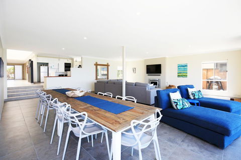 Neptune I Absolute Beachfront I Stunning Views - Yamba Accommodation 5
