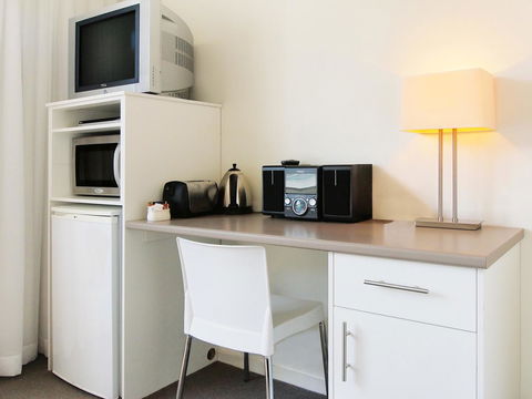 Oaks Nelson Bay Lure Suites - Yamba Accommodation 12