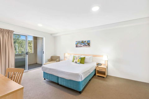 Quality Suites Pioneer Sands - Yamba Accommodation 9