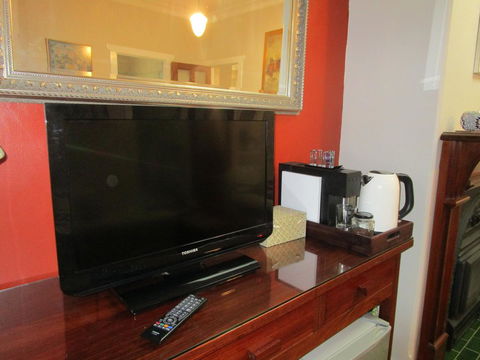 Boot Makers Cottage - Yamba Accommodation 4