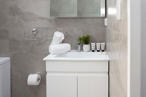 Stylish Apartment With Garage Near Bondi Beach - Yamba Accommodation 6