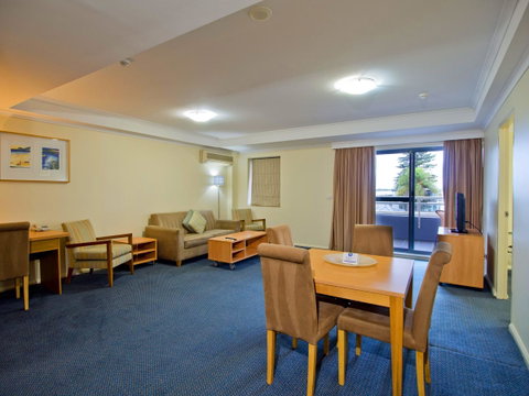 Oaks The Entrance Waterfront Suites - Yamba Accommodation 8