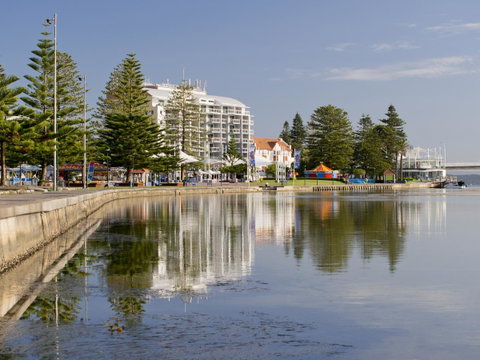 Oaks The Entrance Waterfront Suites - Yamba Accommodation 4