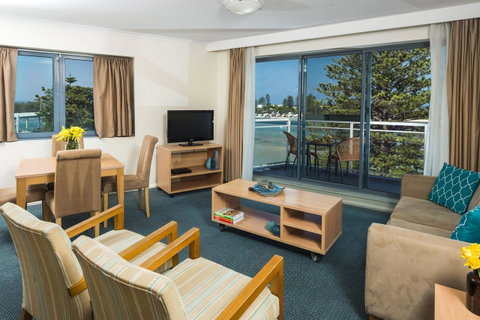 Oaks The Entrance Waterfront Suites - Yamba Accommodation 2
