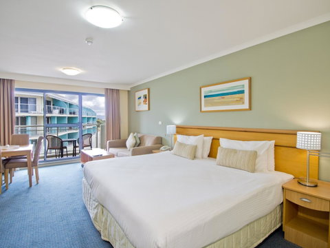 Oaks The Entrance Waterfront Suites - Yamba Accommodation 10