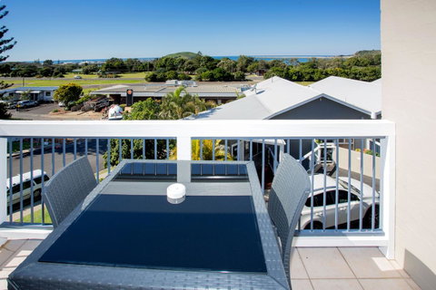 The Observatory Self Contained Apartments - Yamba Accommodation 22