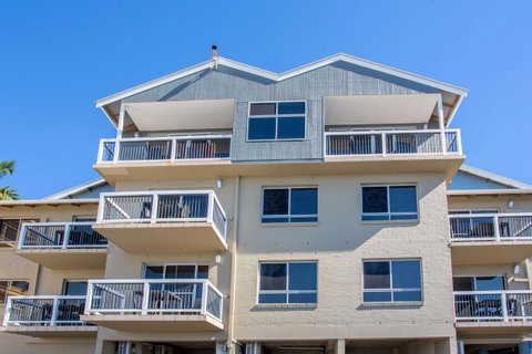 The Observatory Self Contained Apartments - Yamba Accommodation 17