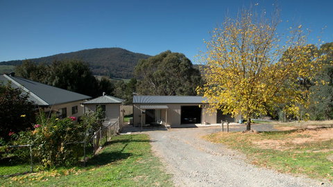 Pound Creek Gallery - Yamba Accommodation 9