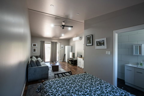 Pound Creek Gallery - Yamba Accommodation 16
