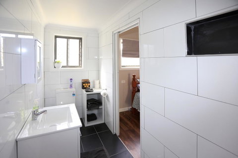 Pound Creek Gallery - Yamba Accommodation 6