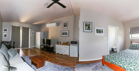 Pound Creek Gallery - Yamba Accommodation 0