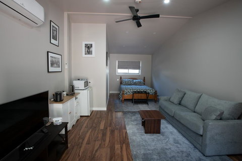Pound Creek Gallery - Yamba Accommodation 5