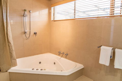 Belmont - Yamba Accommodation 11