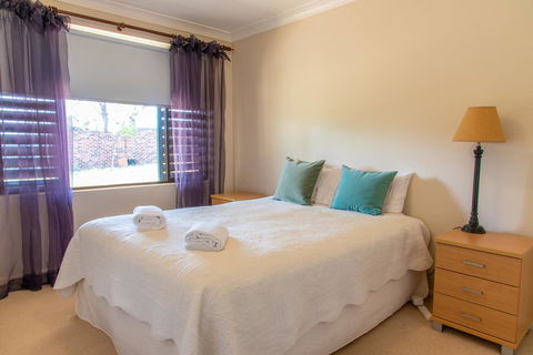 Belmont - Yamba Accommodation 8
