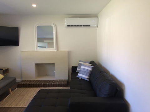 Golden Hill Cottage - Yamba Accommodation 13