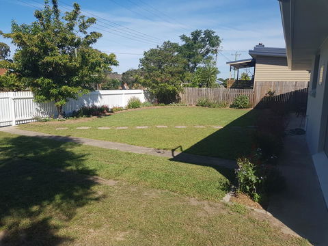 Golden Hill Cottage - Yamba Accommodation 12