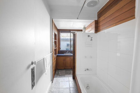 Designer Studios Manly - Yamba Accommodation 9