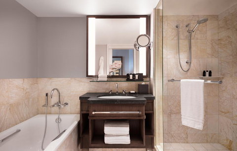 Four Seasons Hotel Sydney - Yamba Accommodation 5