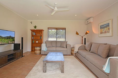 JE Guesthouse, Central To All The Hunter Valley Has To Offer - Yamba Accommodation 3