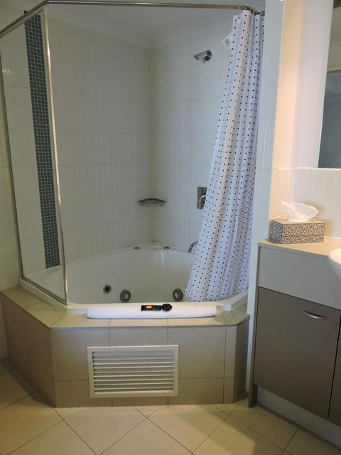 BASE Holidays - Ettalong Beach Premium Apartments - Yamba Accommodation 16