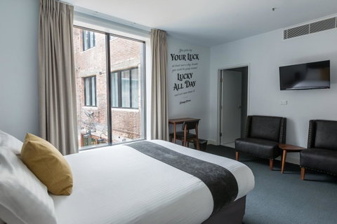 The Lucky Hotel - Yamba Accommodation 2