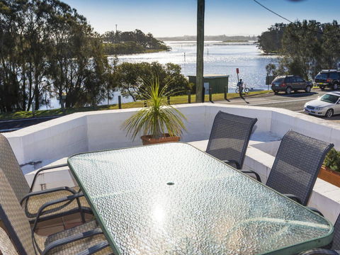 2 The Breckenridge - Yamba Accommodation 0