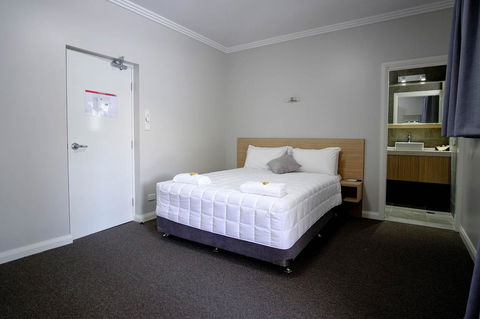 Lakes And Ocean Hotel Forster - Yamba Accommodation 13