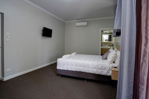 Lakes And Ocean Hotel Forster - Yamba Accommodation 17