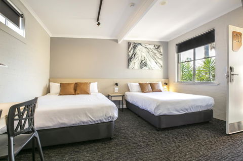 Nightcap At Colyton Hotel - Yamba Accommodation 24