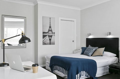 Airport Hotel Sydney - Yamba Accommodation 0